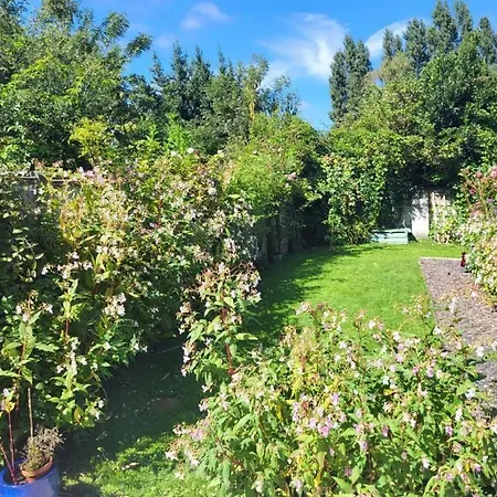 Holiday home Charmante Maison Pres De Avec Jardin Cloture